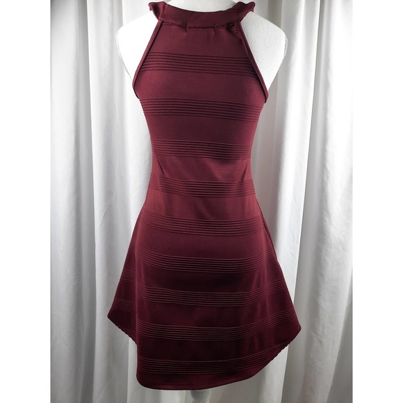 Love Cameron maroon short sleeveless dress - Picture 2 of 7